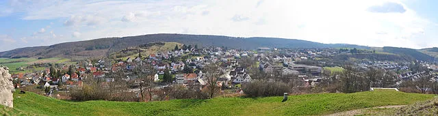 Panorama von Bopfingen und der Schwäbischen Alb – Ein Panorama-Blick auf Bopfingen und die umgebende Landschaft der Schwäbischen Alb, ideal für Natur- und Kulturliebhaber.