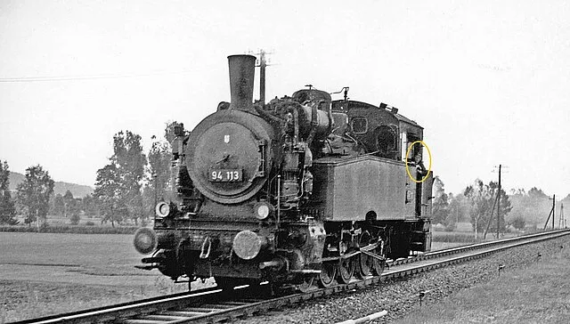 Historische Dampflokomotive auf Gleisen bei Jagstzell – Erinnerung an die Eisenbahngeschichte der Region. Deutsche Bahn 1958.