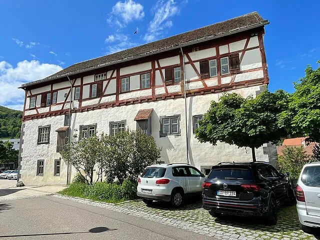 Rathaus Heubach – Das Rathaus von Heubach mit traditionellen Fachwerkelementen, im Herzen der Stadt gelegen.