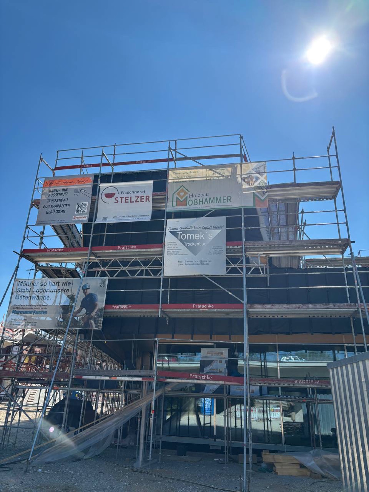 Baustelle Jugend- und Kulturzentrum Ellwangen mit Tomeks-Banner
